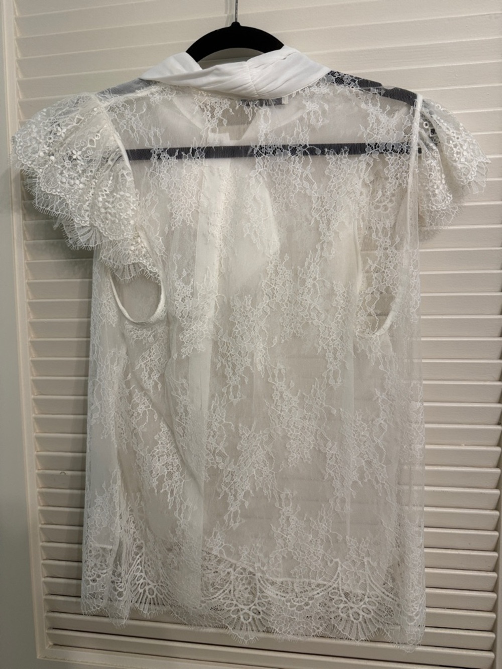 Alice + Olivia Talulah Ruffled Sleeve Bow Tie Neck White Lace Blouse Size Large - Picture 8 of 8